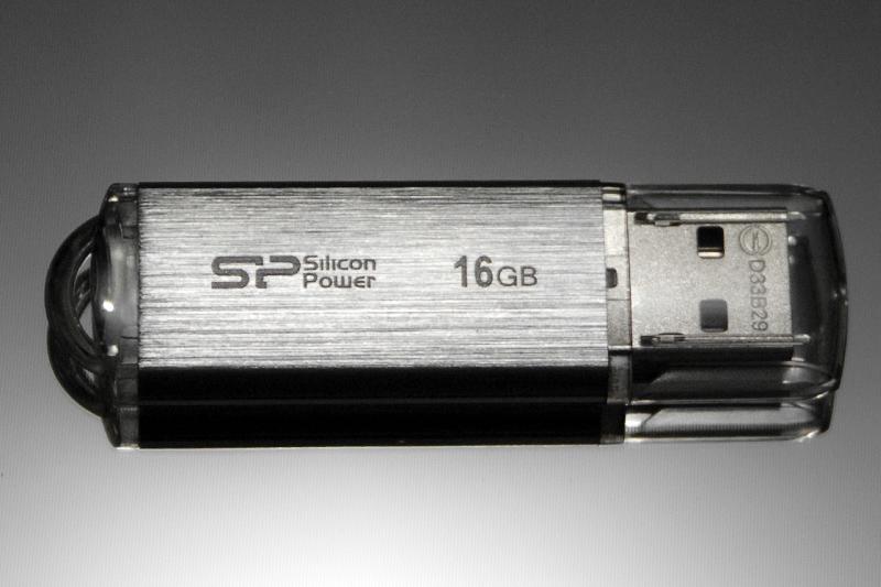 Silicon power драйвер. Флешка SP Silicon Power 8gb. SP Silicon Power 4gb флешка. D33b29 флешка Silicon Power. Флешка SP UFD u2.