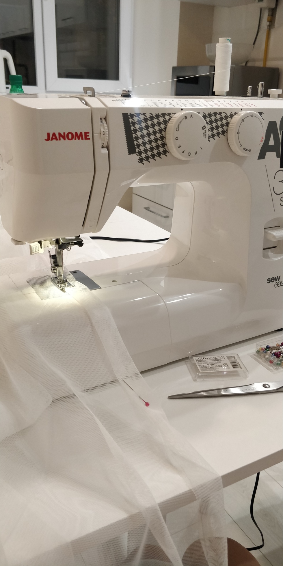 Плюсы и минусы швейной машины JANOME sew easy белый – обзор товара Швейная машина  Janome sew easy белый [206684] - СИТИЛИНК