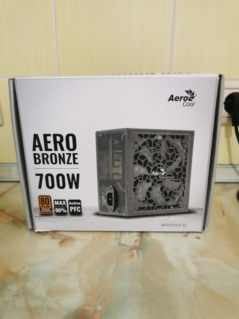 Aero white 700w. Aero Bronze 700w. AEROCOOL Aero Bronze. Блок питания Aero Bronze 700. AEROCOOL Aero Bronze 700.