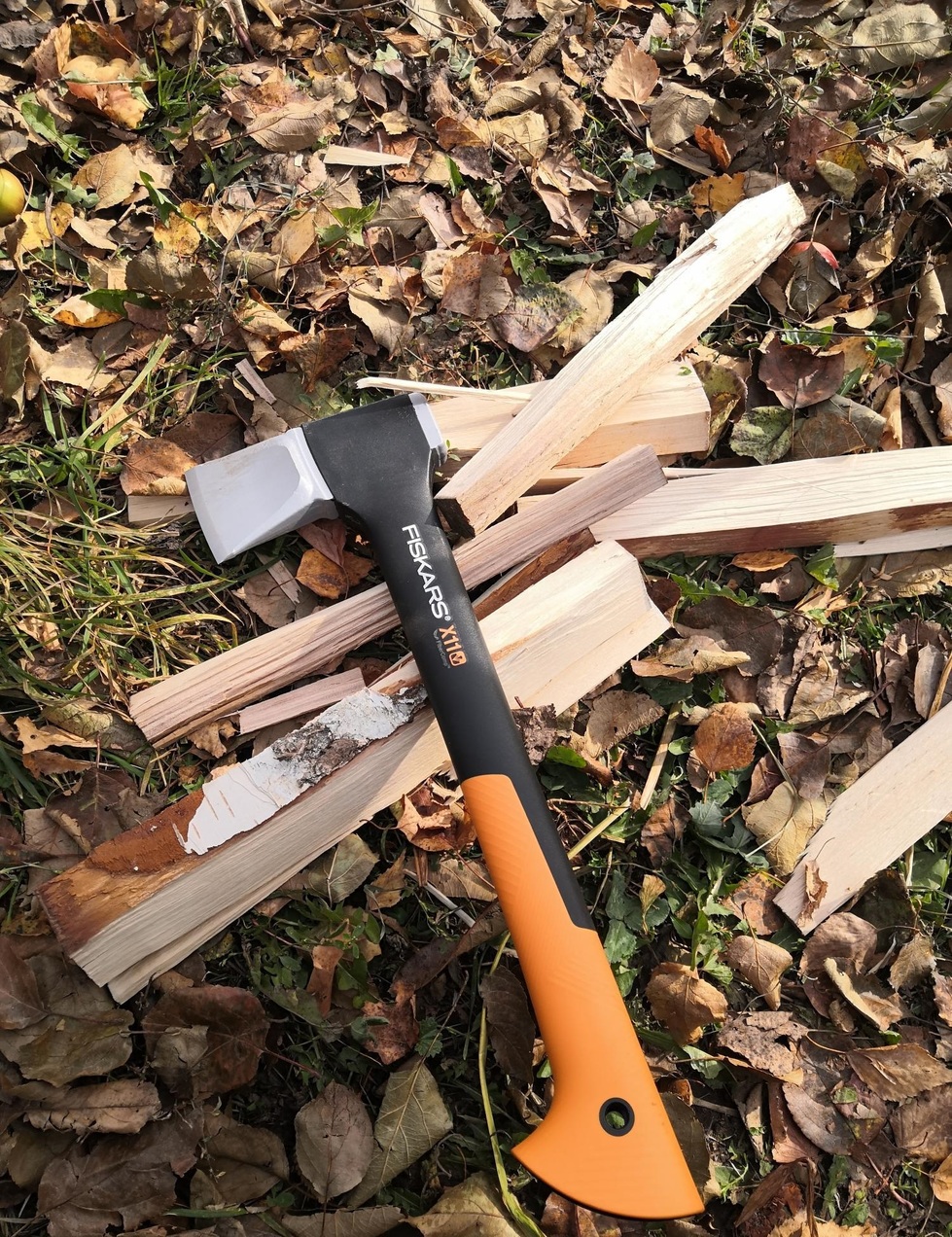 Обзор товара топор Fiskars X11-S, средний, черный/оранжевый [1015640]  (385486) в интернет-магазине СИТИЛИНК