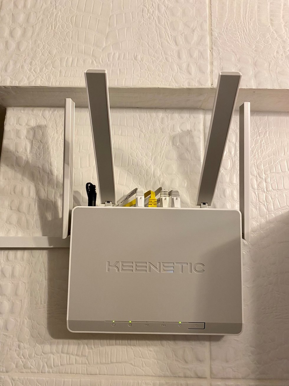 Keenetic giga ax1800. Keenetic Giga KN-1011. Keenetic Giga KN-1010. Wi-Fi роутер Keenetic Giga (KN-1011) ax1800. Keenetic Giga AX (KN-1011).