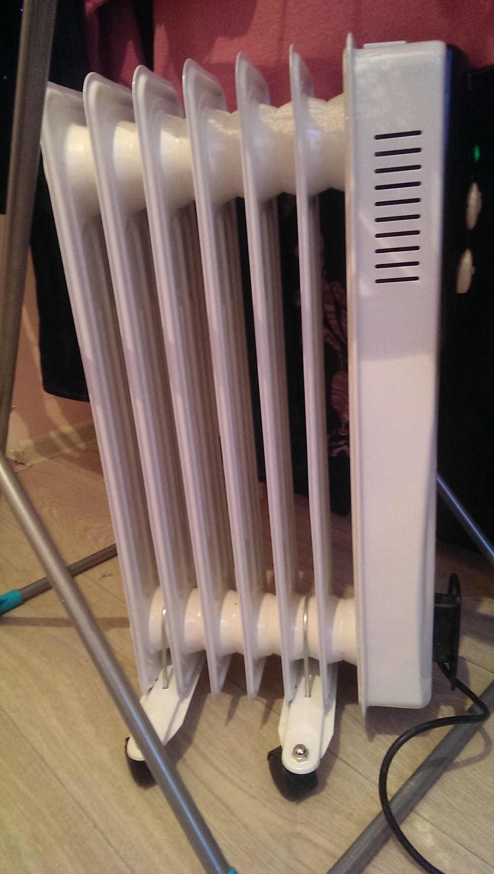 Как собрать масляный обогреватель. Масляный радиатор термiя н1220. Как собрать масляный обогреватель. Обогреватель масляный ct-6202. Устройство масляного обогревателя.