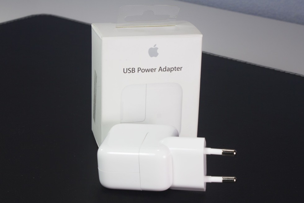 Максимальная зарядка iphone. Адаптер питания Apple USB 12 Вт. Зарядный адаптер Apple 12w. Блок питания для Apple 12w. Блок питания для Apple IPAD 12w.