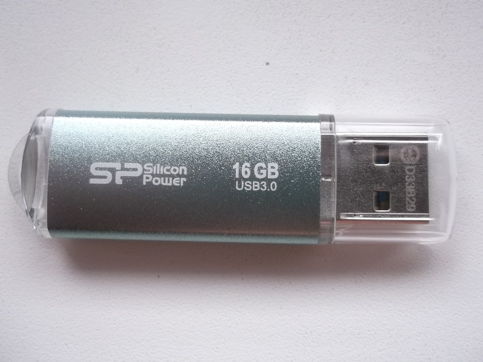 Озон флешка. Флешка Silicon Power 16 GB модель контроллера. Флешка 16 сил Silicon Power GB. Флешка 32 ГБ USB SP. USB флешка SP 16gb.