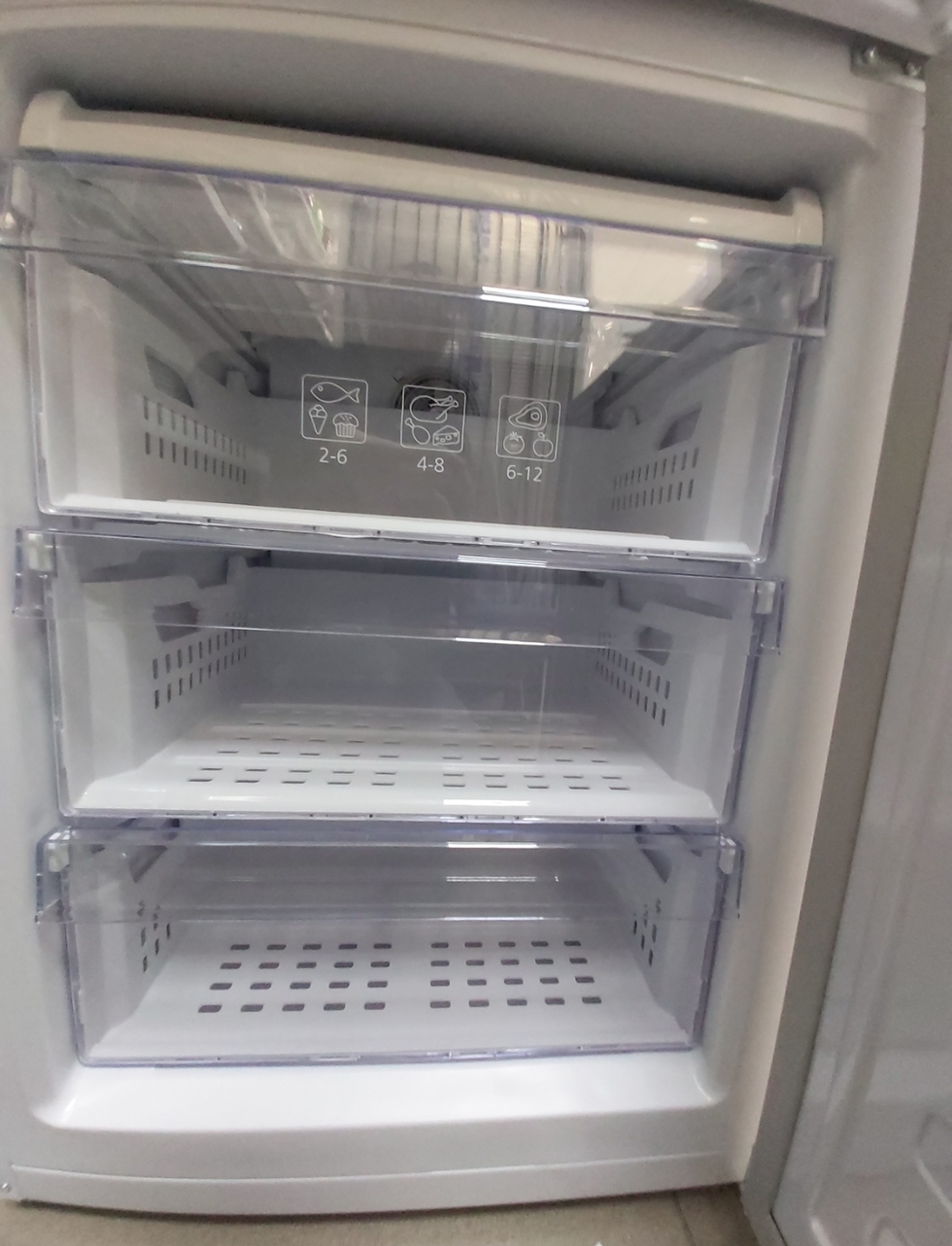 Beko холодильник RCNK 296 rcnk296k00w