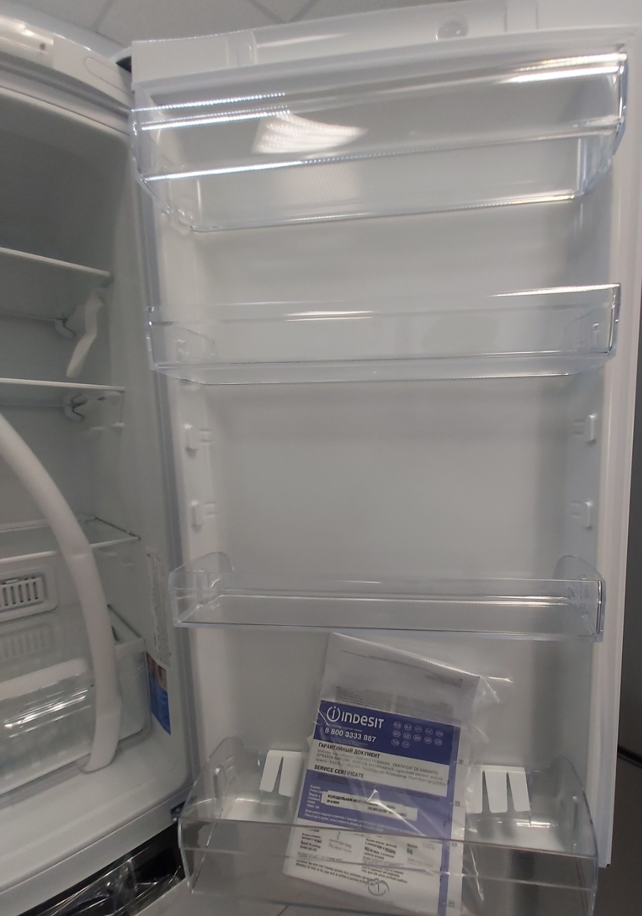 фото холодильника индезит сзади