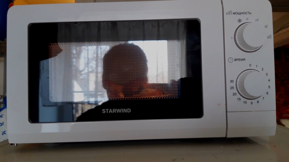 микроволновая печь скарлетт с грилем. микроволновка скарлет sc1701. микроволновая печь до 2000 рублей. микроволновая печь sharp r-941inw. микроволновая печь scarlett sc.