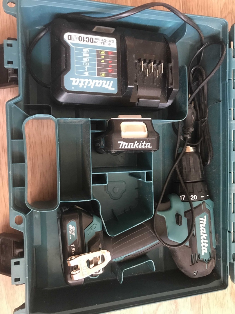 Makita df333dwae. Шуруповёрт Makita df333dwye новый. Шуруповерт Макита б/у. Vcdc2708 шуруповерт характеристики. Когда заряжен аккумулятор для дрель-шуруповерт Makita.